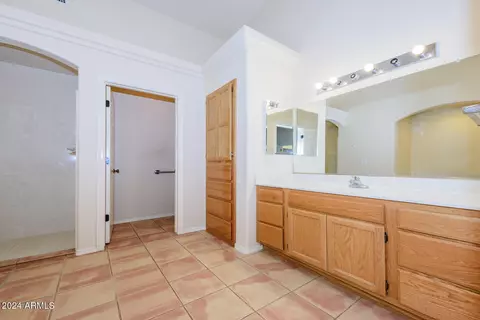 Bath - 7966 E Three Canyons Rd, Hereford, AZ 85615 photo 2 of 6