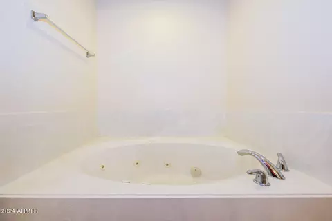 Bath - 7966 E Three Canyons Rd, Hereford, AZ 85615 photo 4 of 6