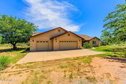 Exterior - 7966 E Three Canyons Rd, Hereford, AZ 85615 photo 4 of 11