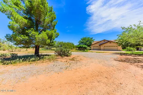 Exterior - 7966 E Three Canyons Rd, Hereford, AZ 85615 photo 3 of 11