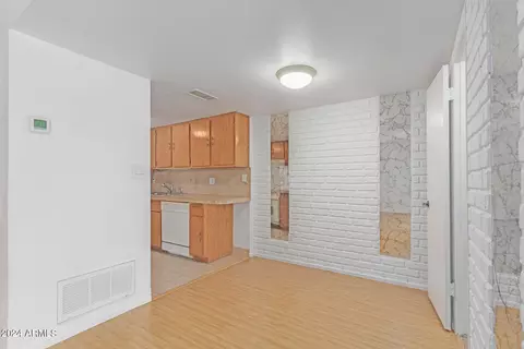 3407 W Echo Ln, Phoenix, AZ 85051 photo 10