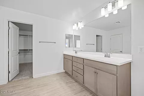 Bath - 2957 E Cherry Hill Dr, Gilbert, AZ 85298 photo 1 of 3