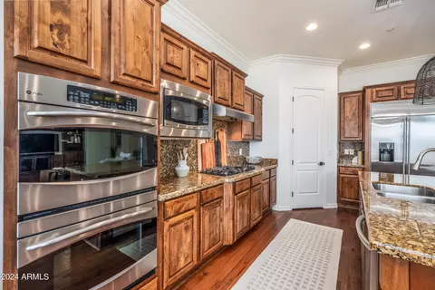 Kitchen - 6583 S Legend Ct, Gilbert, AZ 85298 photo 5 of 5