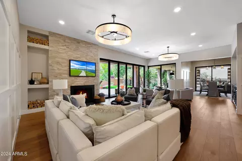 4440 E Camelback Rd #32, Phoenix, AZ 85018