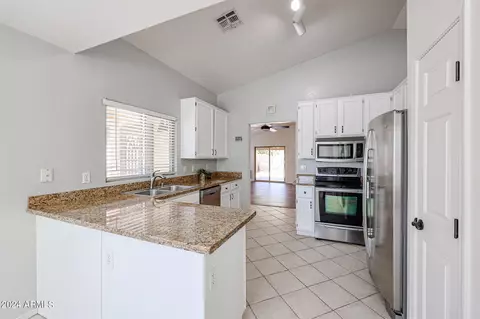2006 E Aire Libre Ave, Phoenix, AZ 85022 photo 5