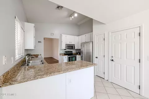 2006 E Aire Libre Ave, Phoenix, AZ 85022 photo 6