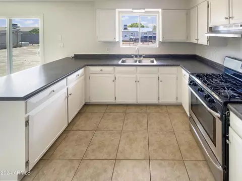 Kitchen - 4847 W Granada Rd, Phoenix, AZ 85035 photo 1 of 2