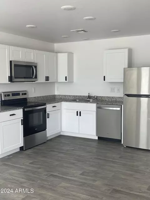 445 Baskin Dr, Morristown, AZ 85342 photo 4