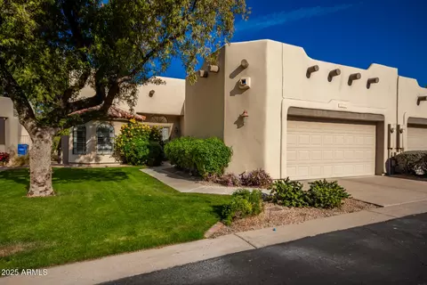 4062 E Round Hill Dr, Phoenix, AZ 85028 photo 2