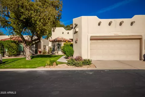 4062 E Round Hill Dr, Phoenix, AZ 85028