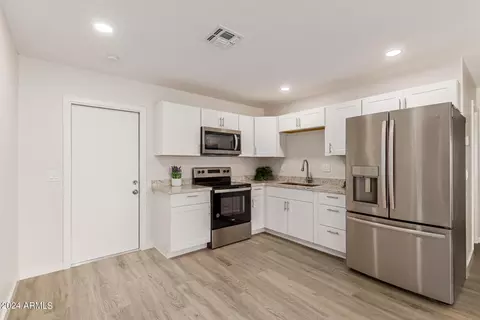 6729 W Wolf St, Phoenix, AZ 85033 photo 9