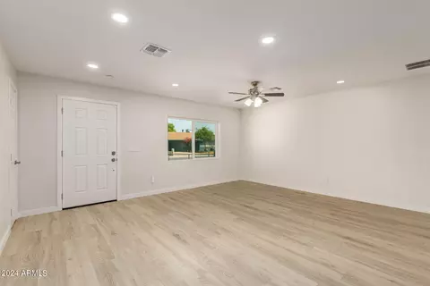 6729 W Wolf St, Phoenix, AZ 85033 photo 8