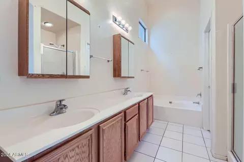 1567 E Black Diamond Dr, Gilbert, AZ 85296 photo 9