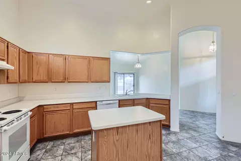 1567 E Black Diamond Dr, Gilbert, AZ 85296 photo 4