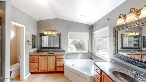 Bath - 4664 E Miller Canyon Rd, Hereford, AZ 85615 photo 4 of 9