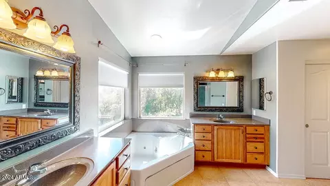 Bath - 4664 E Miller Canyon Rd, Hereford, AZ 85615 photo 6 of 9