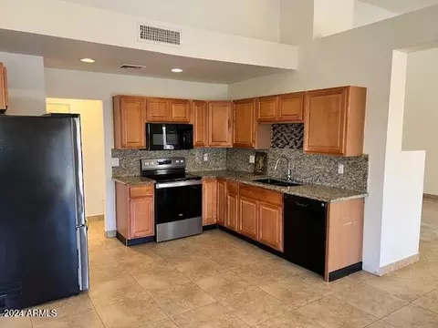 1007 W Oraibi Dr, Phoenix, AZ 85027 photo 2