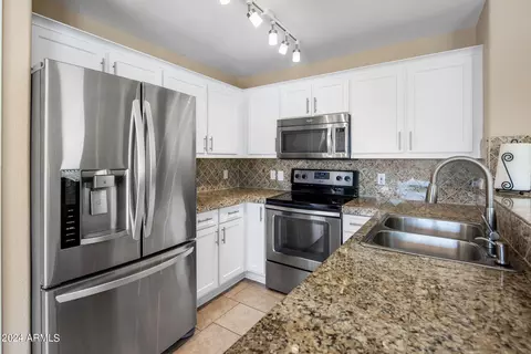 2103 E Daley Ln, Phoenix, AZ 85024 photo 3
