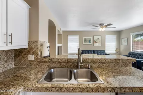 2103 E Daley Ln, Phoenix, AZ 85024 photo 4