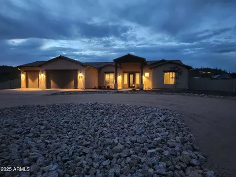 48515 N 13th Ave, New River, AZ 85087