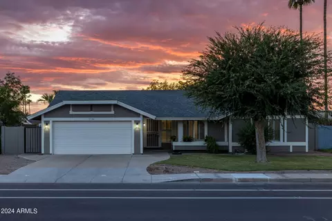 1584 N Pennington Dr, Chandler, AZ 85224