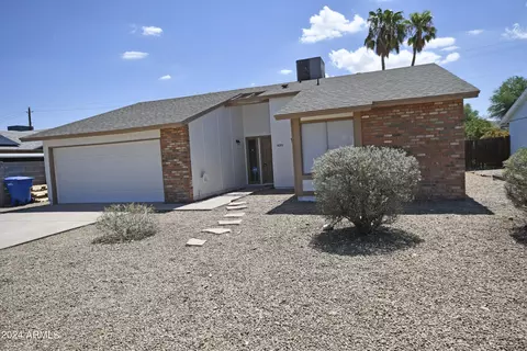 4055 E Maldonado Dr, Phoenix, AZ 85042