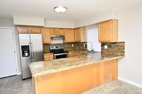 4055 E Maldonado Dr, Phoenix, AZ 85042 photo 2