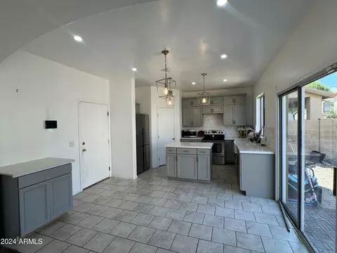 4218 W Irwin Ave, Phoenix, AZ 85041 photo 4