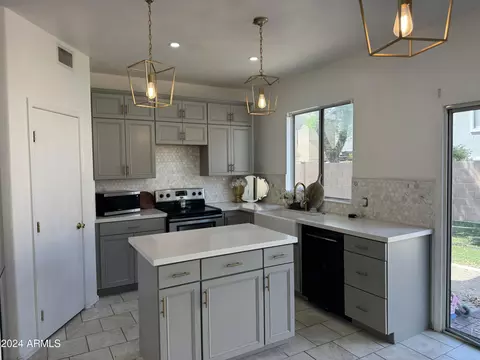 4218 W Irwin Ave, Phoenix, AZ 85041 photo 2