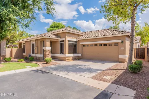 1213 S Roger Way, Chandler, AZ 85286