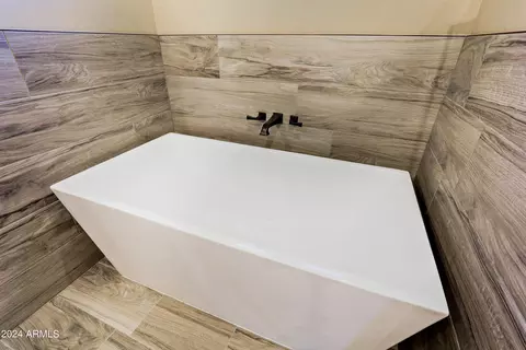 Bath - 23 E Cavalry Dr, Phoenix, AZ 85086 photo 6 of 13