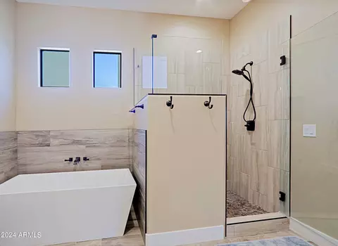 Bath - 23 E Cavalry Dr, Phoenix, AZ 85086 photo 5 of 13