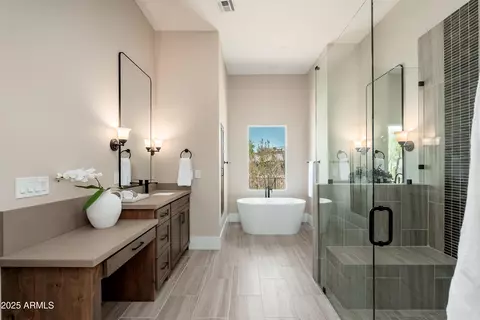 Bath - 3518 N Shadow Trl, Mesa, AZ 85207 photo 4 of 6