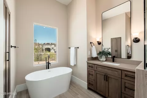 Bath - 3518 N Shadow Trl, Mesa, AZ 85207 photo 5 of 6