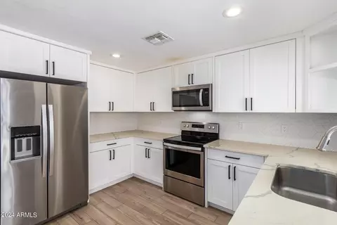 3616 E Ludlow Dr, Phoenix, AZ 85032 photo 9