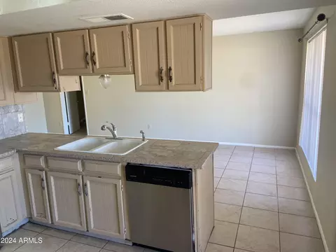 1431 W Behrend Dr, Phoenix, AZ 85027 photo 4