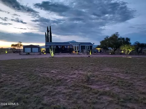 3250 W Acorn Ln, Benson, AZ 85602