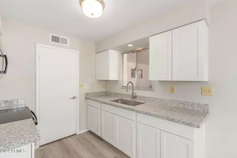 1940 E Concorda Dr, Tempe, AZ 85282 photo 8