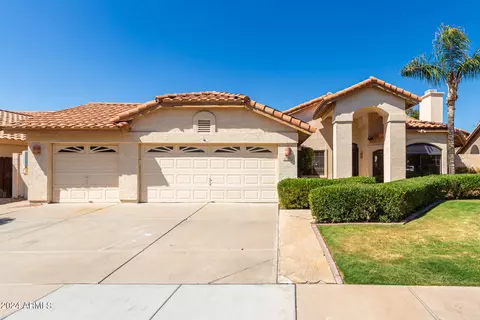 237 N Cottonwood Dr, Gilbert, AZ 85234