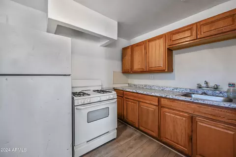 Kitchen - 2102 W Adams St, Phoenix, AZ 85009 photo 4 of 9