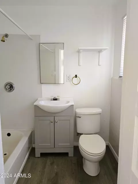 Bath - 2102 W Adams St, Phoenix, AZ 85009 photo 4 of 4