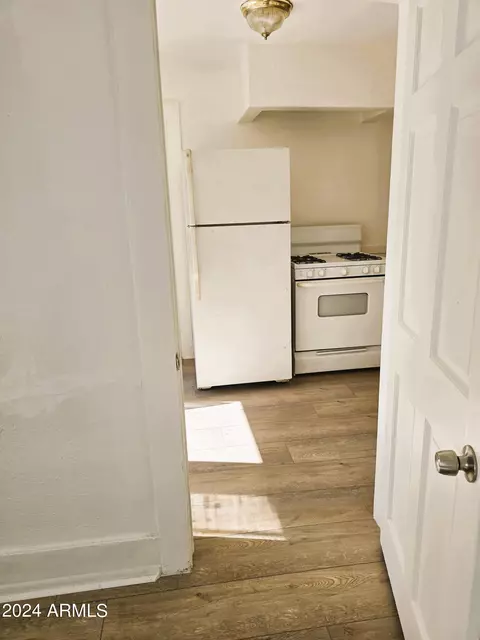 Kitchen - 2102 W Adams St, Phoenix, AZ 85009 photo 5 of 9