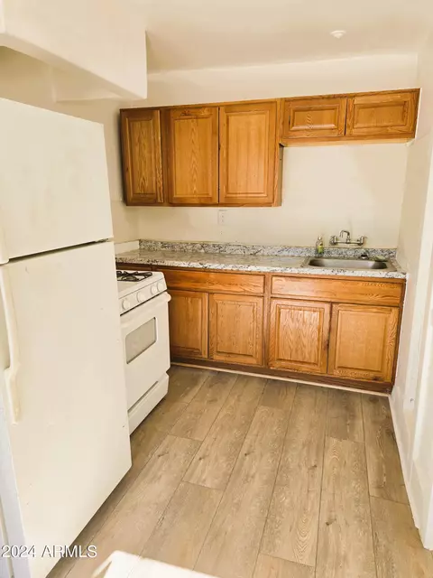 Kitchen - 2102 W Adams St, Phoenix, AZ 85009 photo 6 of 9