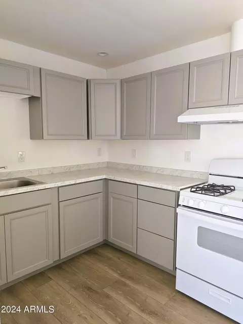 Kitchen - 2102 W Adams St, Phoenix, AZ 85009 photo 8 of 9