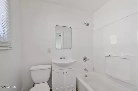 Bath - 2102 W Adams St, Phoenix, AZ 85009 photo 2 of 4
