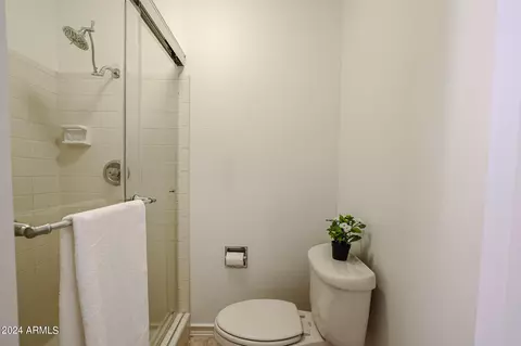 Bath - 3202 E Las Rocas Dr, Phoenix, AZ 85028 photo 8 of 9