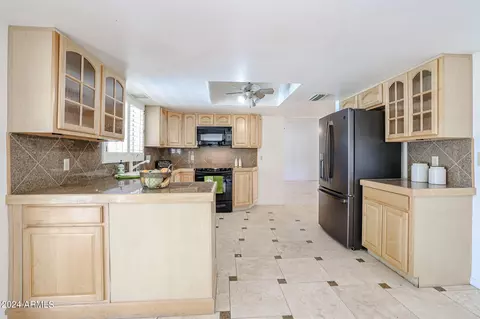 Kitchen - 3202 E Las Rocas Dr, Phoenix, AZ 85028 photo 1 of 7
