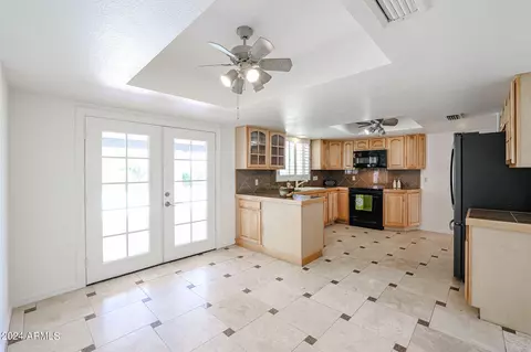 Kitchen - 3202 E Las Rocas Dr, Phoenix, AZ 85028 photo 7 of 7