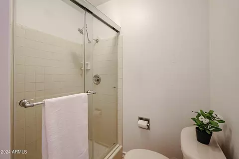 Bath - 3202 E Las Rocas Dr, Phoenix, AZ 85028 photo 9 of 9