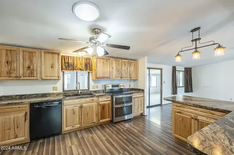 7462 E Balsam Cir, Mesa, AZ 85208 photo 3